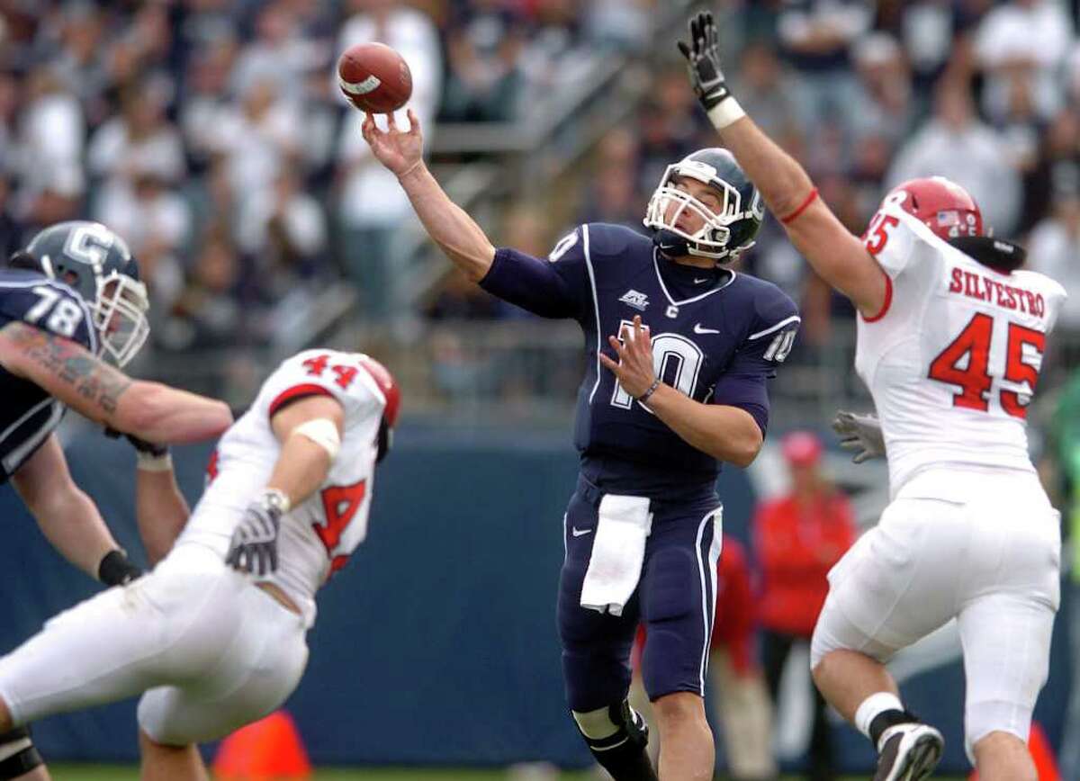 UConn quarterback Zach Frazer passes the ball against Rutgers at Rentschler Field last season.