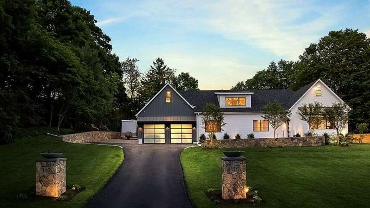 110 Pond Road: Giuseppe A. Tomas to John T. and Elisabeth Coursen, $1,250,000.
