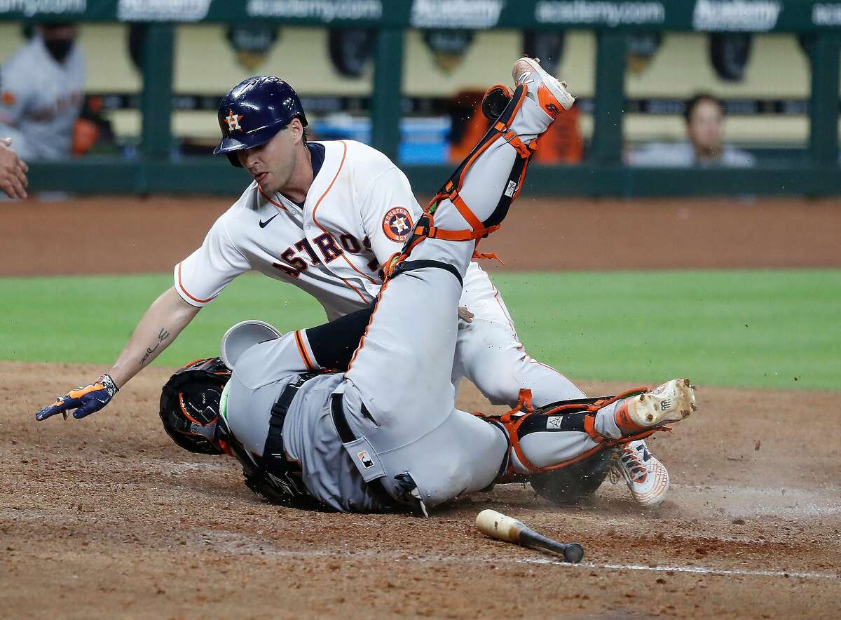 Giants' 9th-inning rally falls short in sloppy loss to Astros