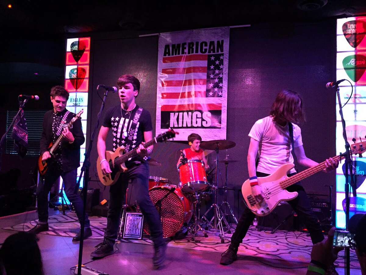 San Antonio cocktail delivery from a school bus as Picks Bar and Earl