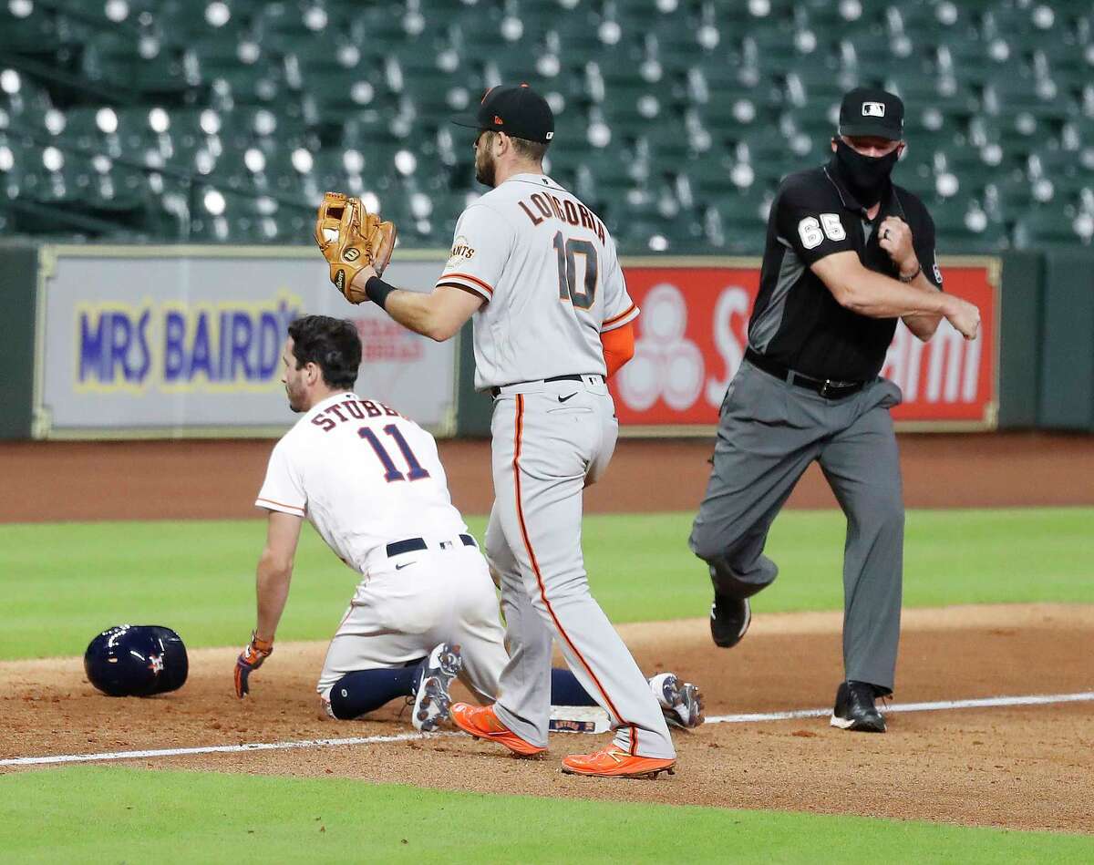 Blunder on bases helps Giants win