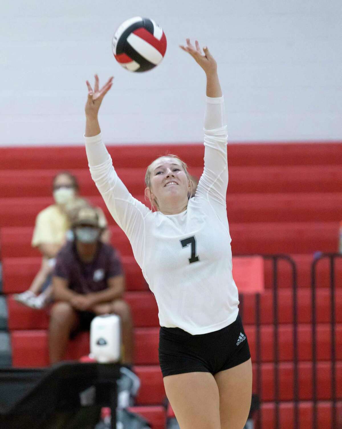 Volleyball Hargrave opens season with sweep amid social distancing