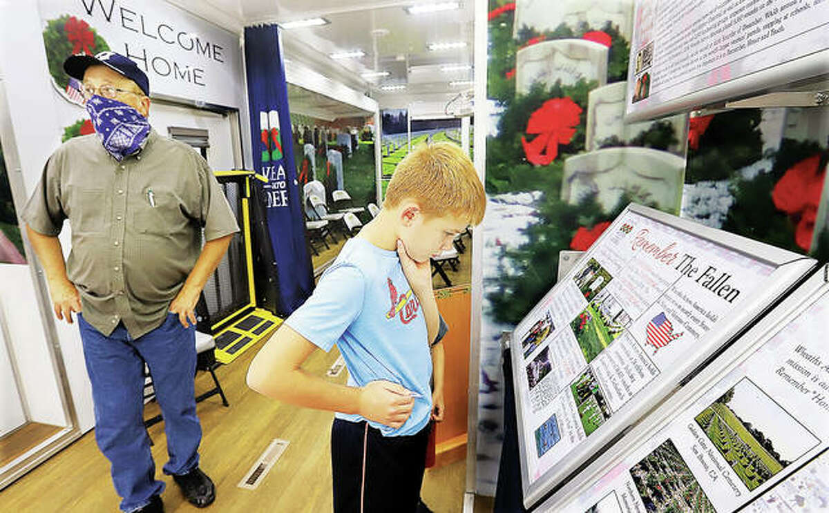 Wreaths Across America exhibit visits Alton