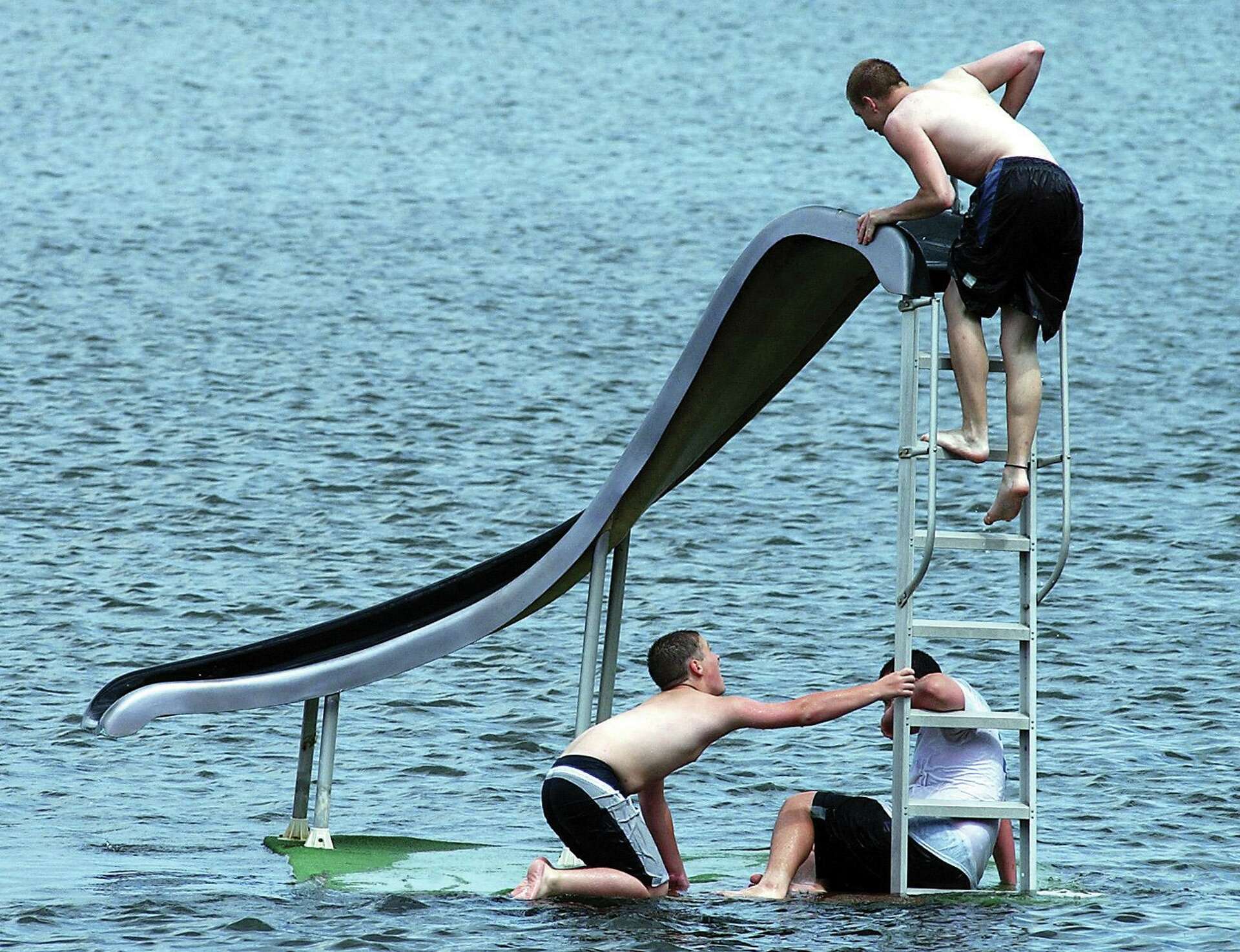 DEEP halts work on algaeplagued Lake Pocotopaug due to lack of permit