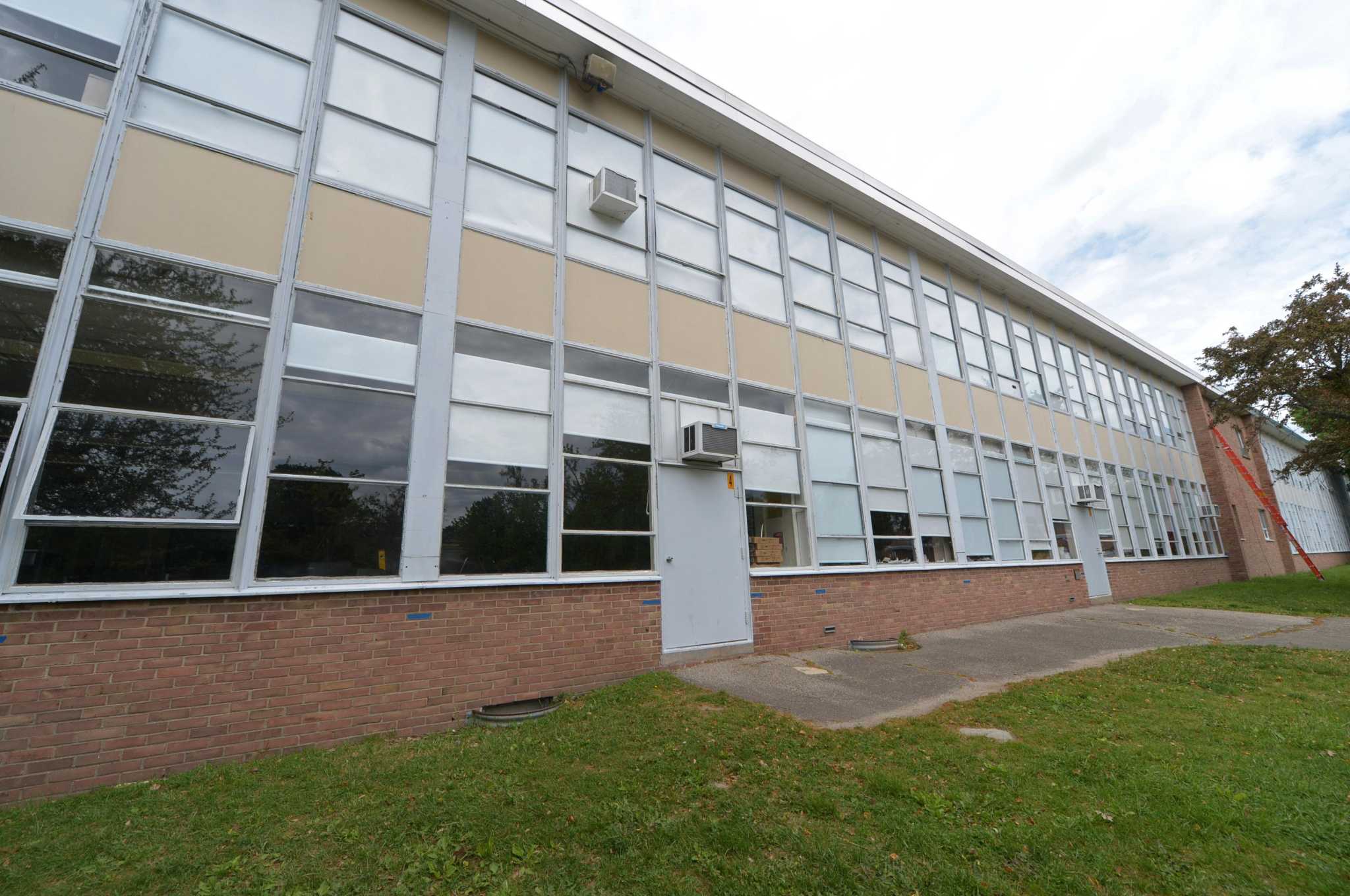 Police: CT teacher grabs student, drags him across classroom - Vimarsana News