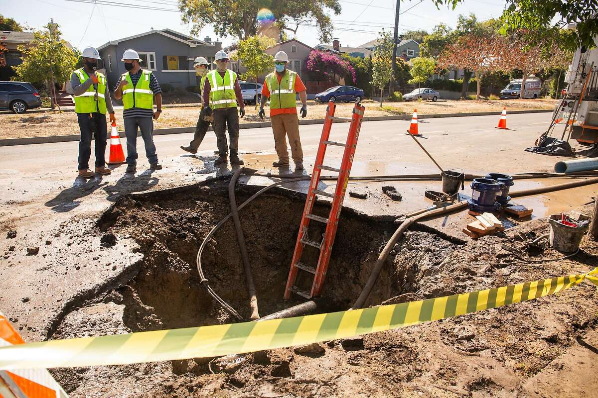 Ruptured pipes leave hundreds without water in East Bay