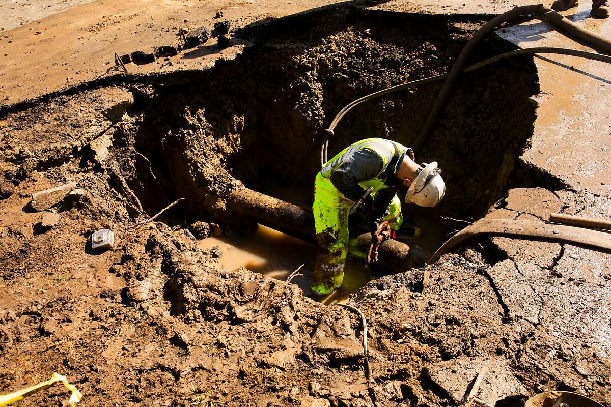 ruptured-pipes-leave-hundreds-without-water-in-east-bay