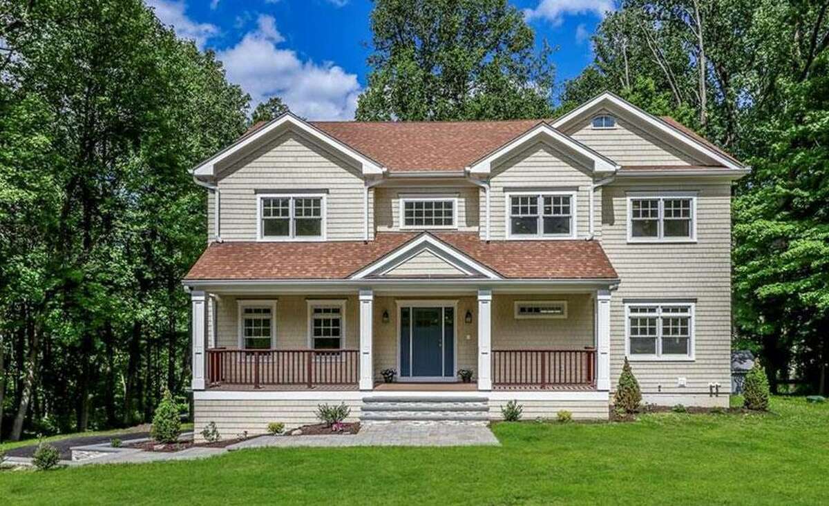 23 Coley Road: Chestnut RE LLC to William Guest and Emily Ricca, $979,000