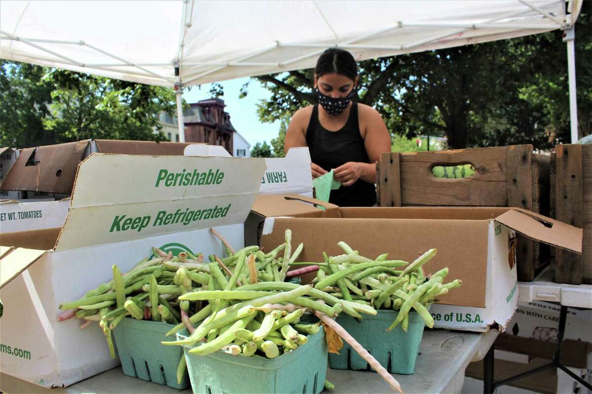 Middletown farmers market shoppers find cornucopia of fresh fruit, veggies