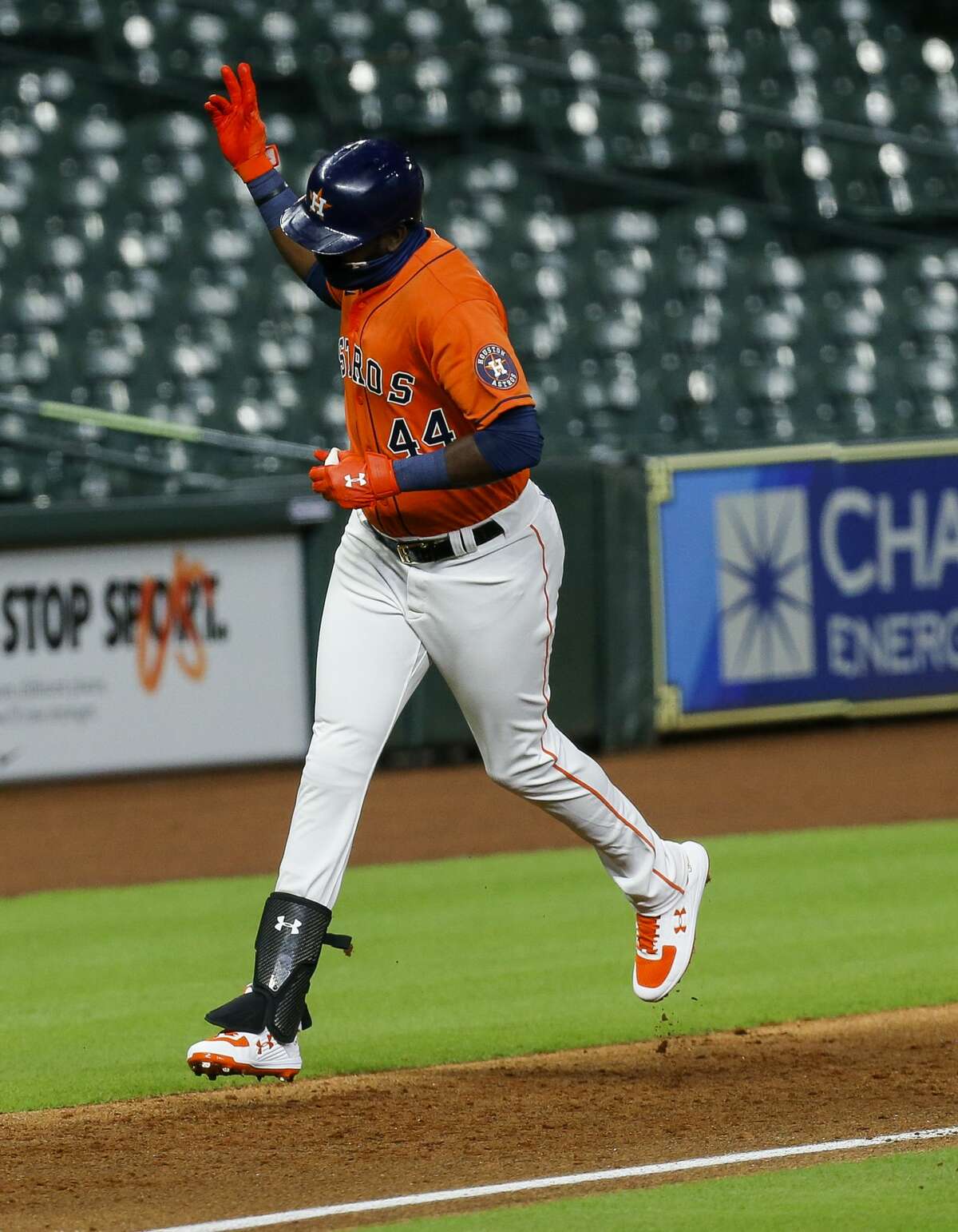 Yordan Alvarez sparks 9-run first inning as Astros rout Mariners