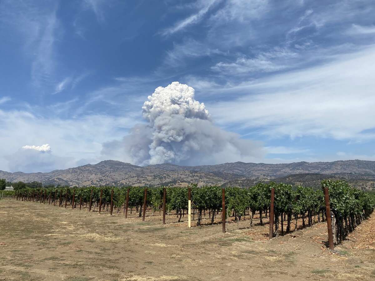 Napa County wildfires trigger more evacuations, Hennessey Fire ...