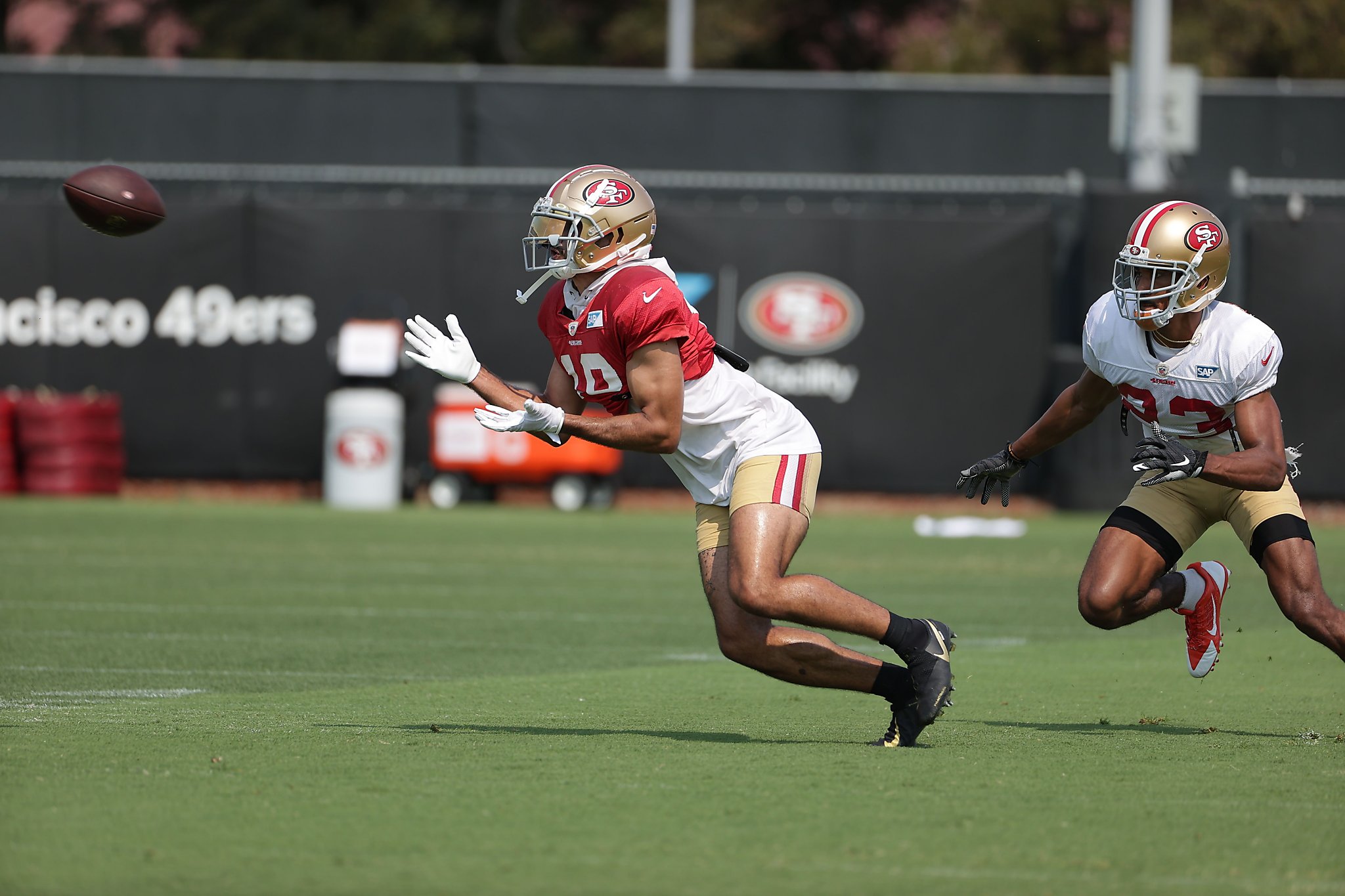 49ers' practice report: Pettis appears; linemen lock up; less gas