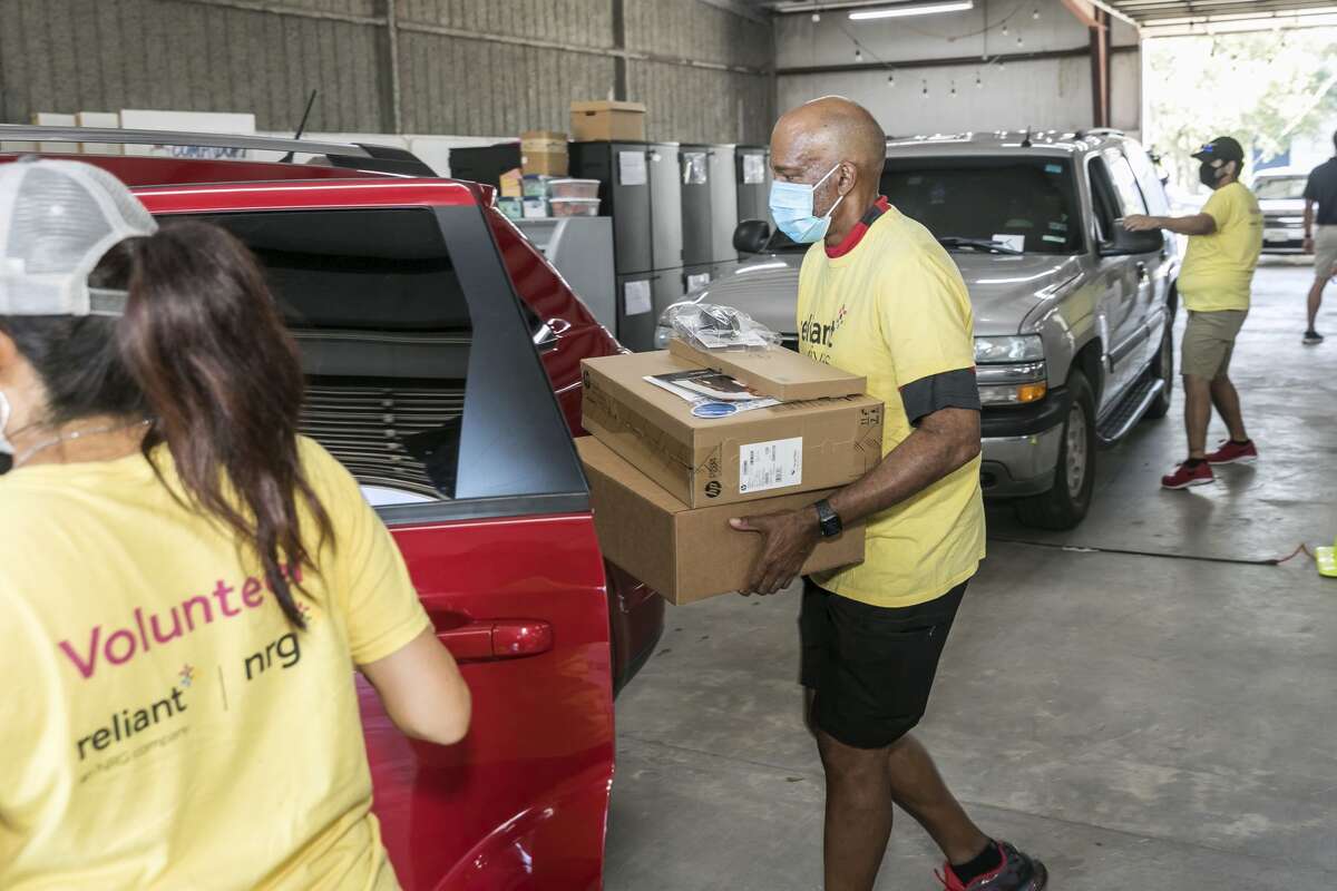 Texans' Deshaun Watson, Reliant, CompUDopt team provide computers to