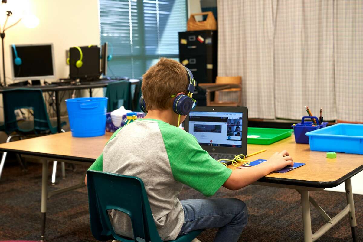 Photos Misd Teachers Begin Virtual Learning