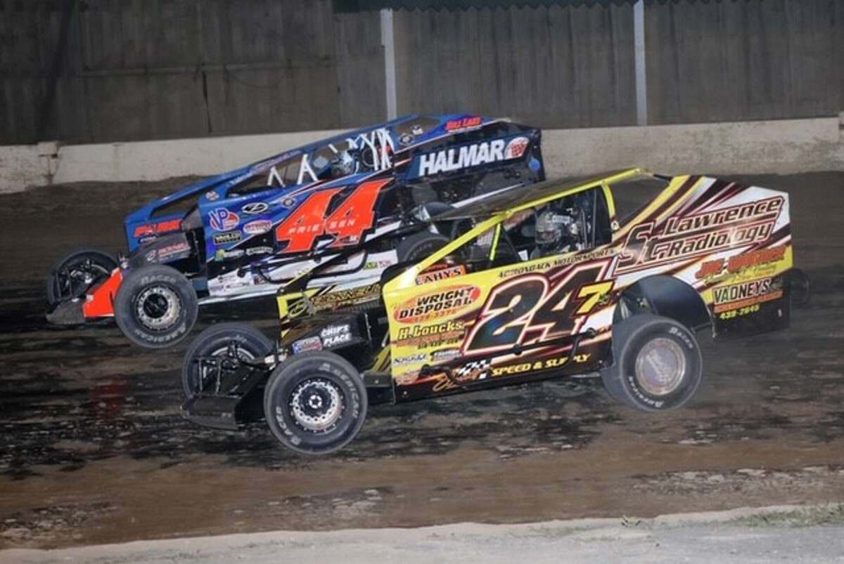 Stewart Friesen (44) and Michael Maresca battled all season, with Maresca coming away with the Modified division points title. (JB Photography)