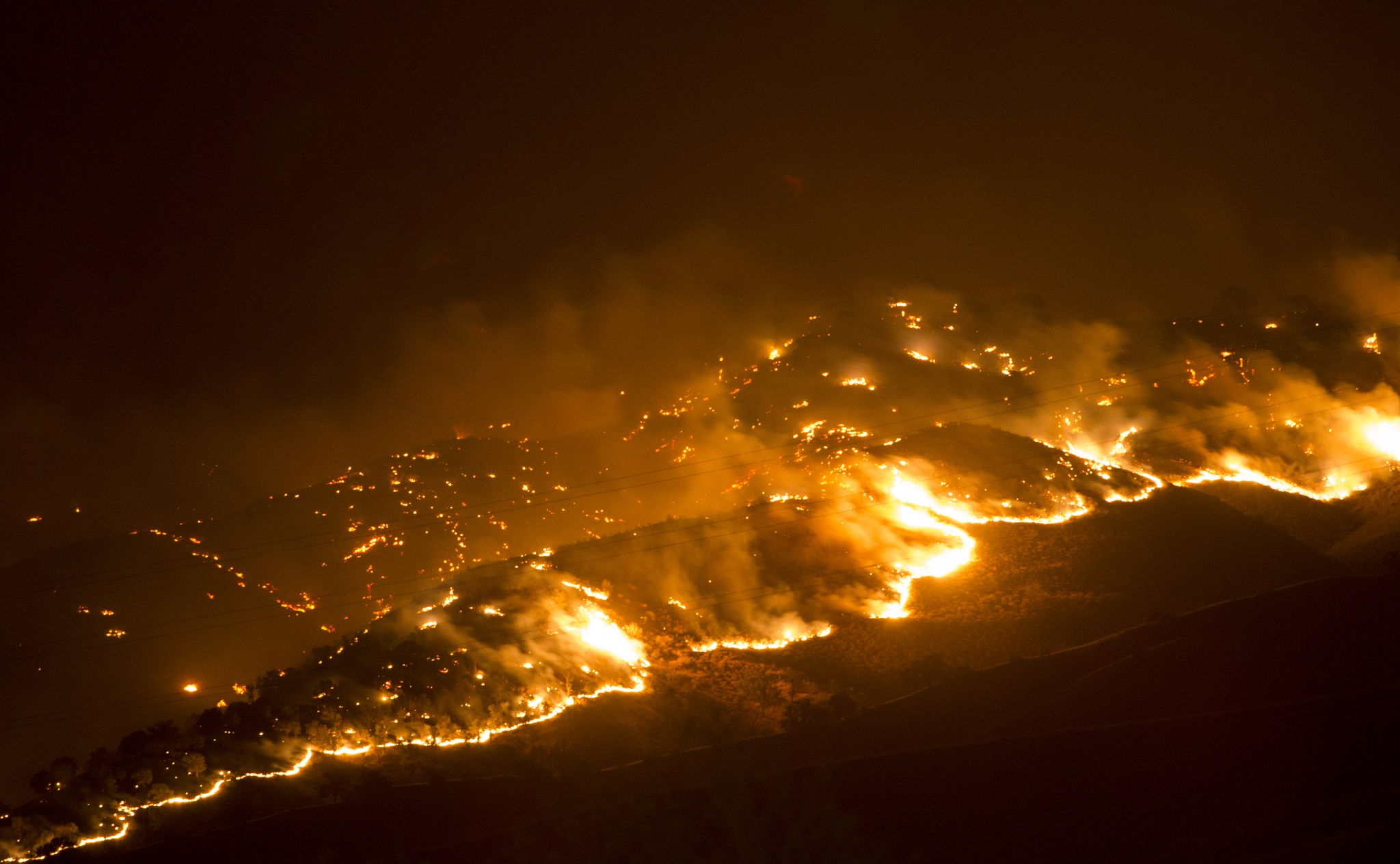 SCU Lightning Complex Fires rapidly expand overnight to 137,475 acres