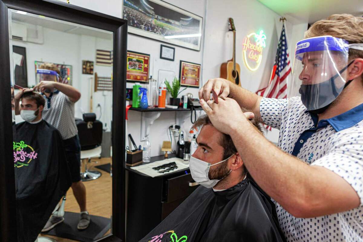 MLB Barber in the Bubble is also Padres' barber cutting up