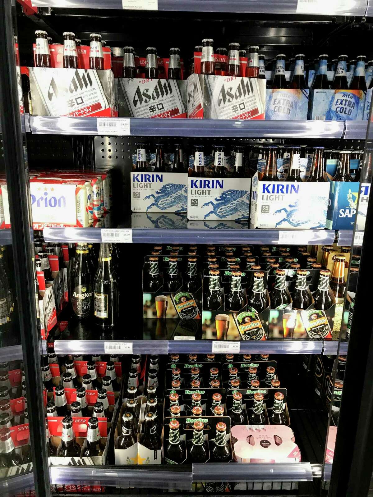 Algumas das opções de cerveja disponíveis no Asia Supermarket