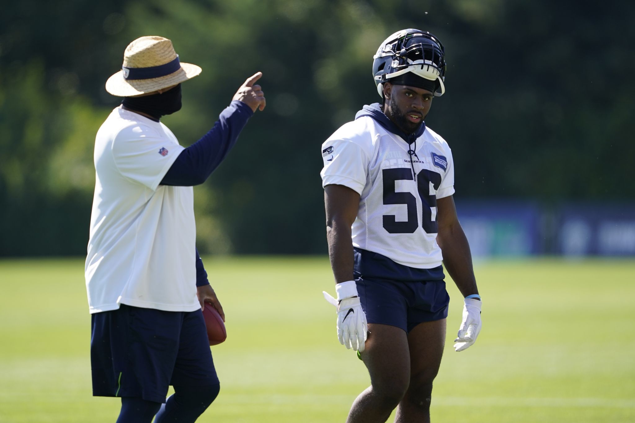 First look at Jordyn Brooks in a Seahawks uniform : r/Seahawks