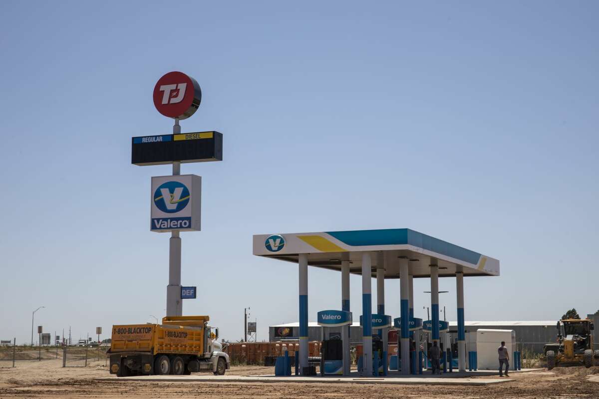 Brothers expand Tarzan and Jane Gas and Grill business