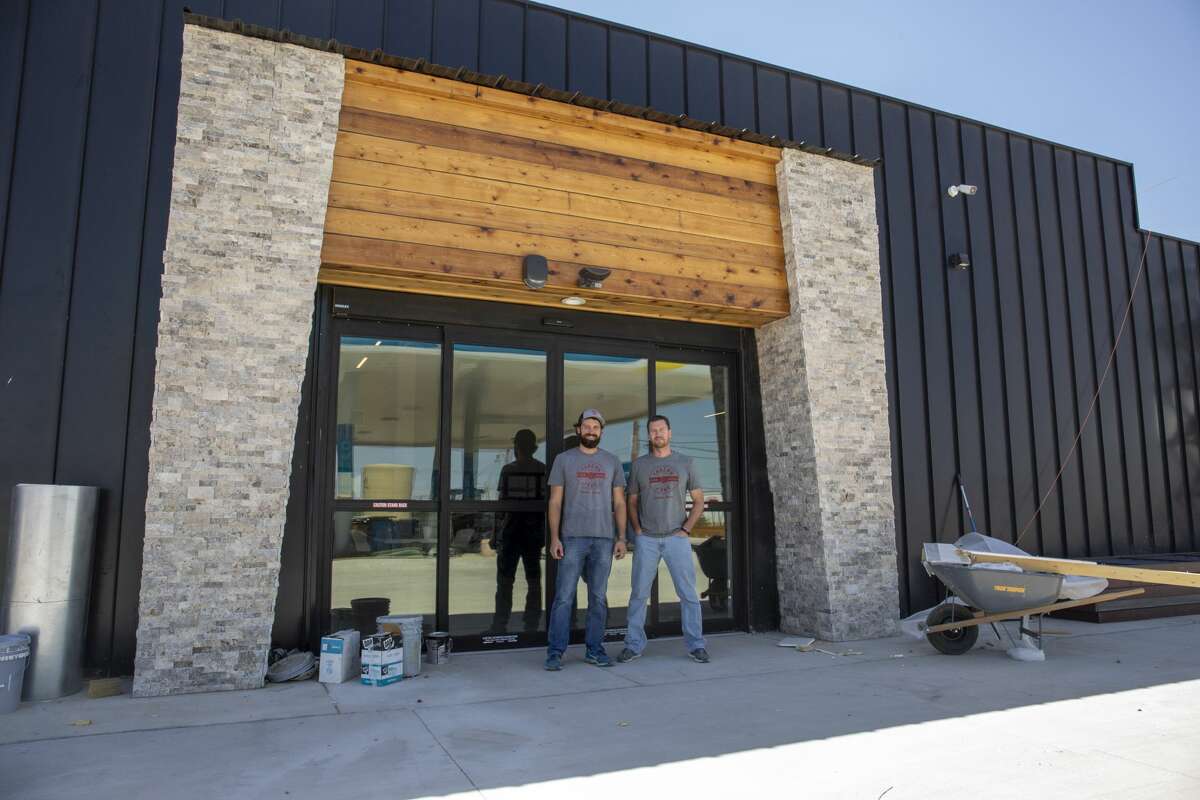 Brothers expand Tarzan and Jane Gas and Grill business