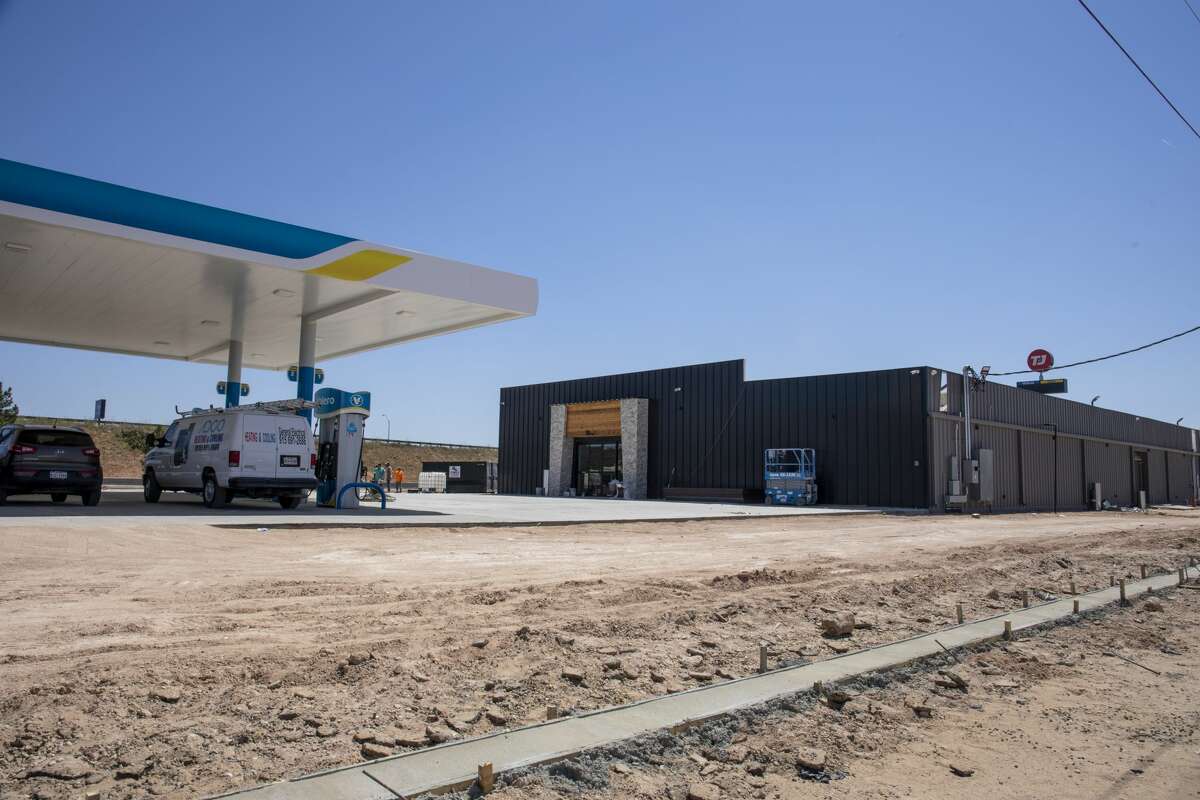 Brothers expand Tarzan and Jane Gas and Grill business