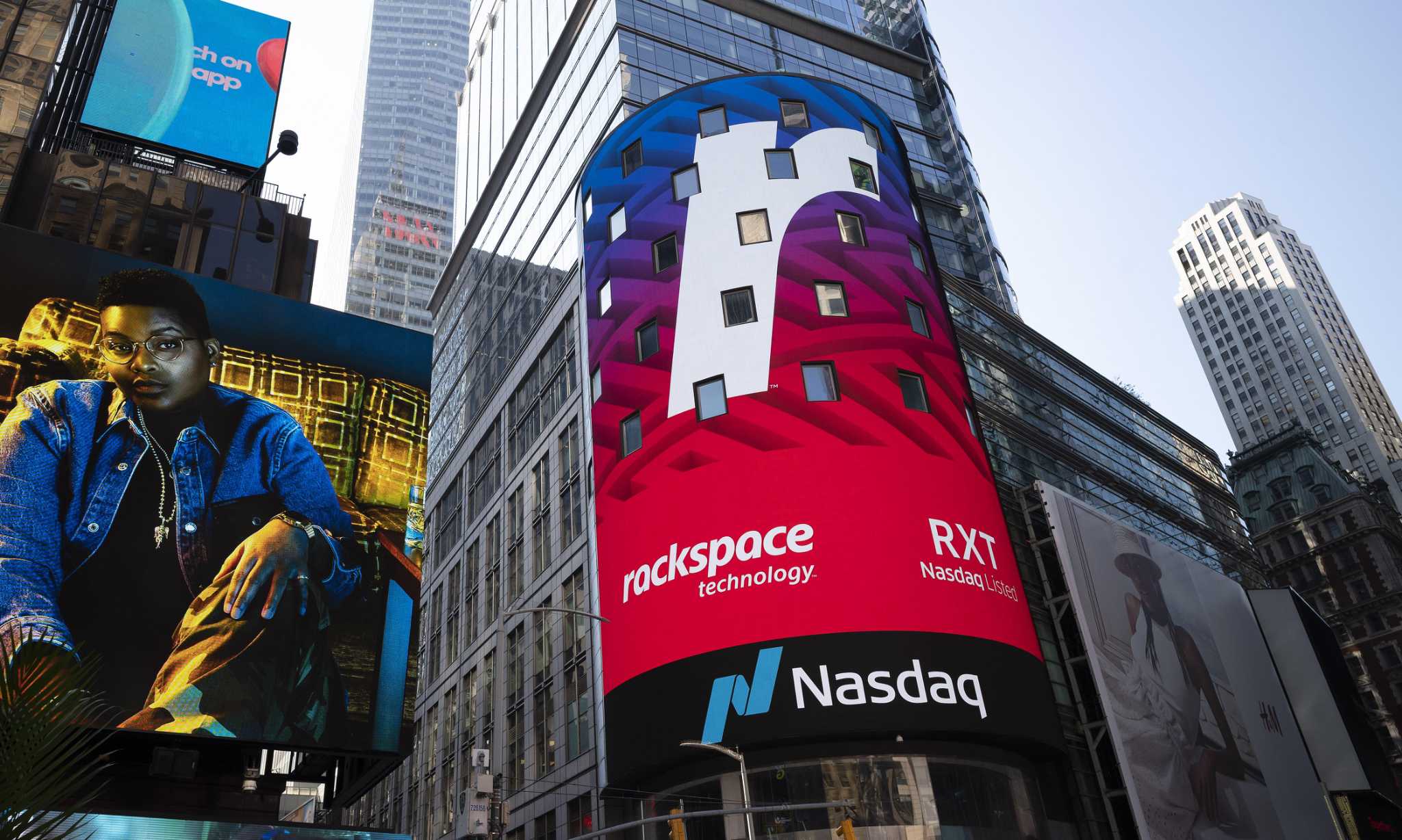 Rackspace reports 33M loss, revenue gain in first quarterly report
