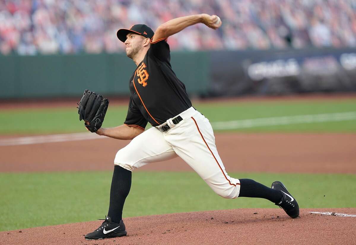 SAN FRANCISCO, CALIFORNIA - AUGUST 22: Tyler Anderson #31 of the San Francisco Giants pitches against the Arizona Diamondbacks in the top of the first inning at Oracle Park on August 22, 2020 in San Francisco, California. (Photo by Thearon W. Henderson/Getty Images)