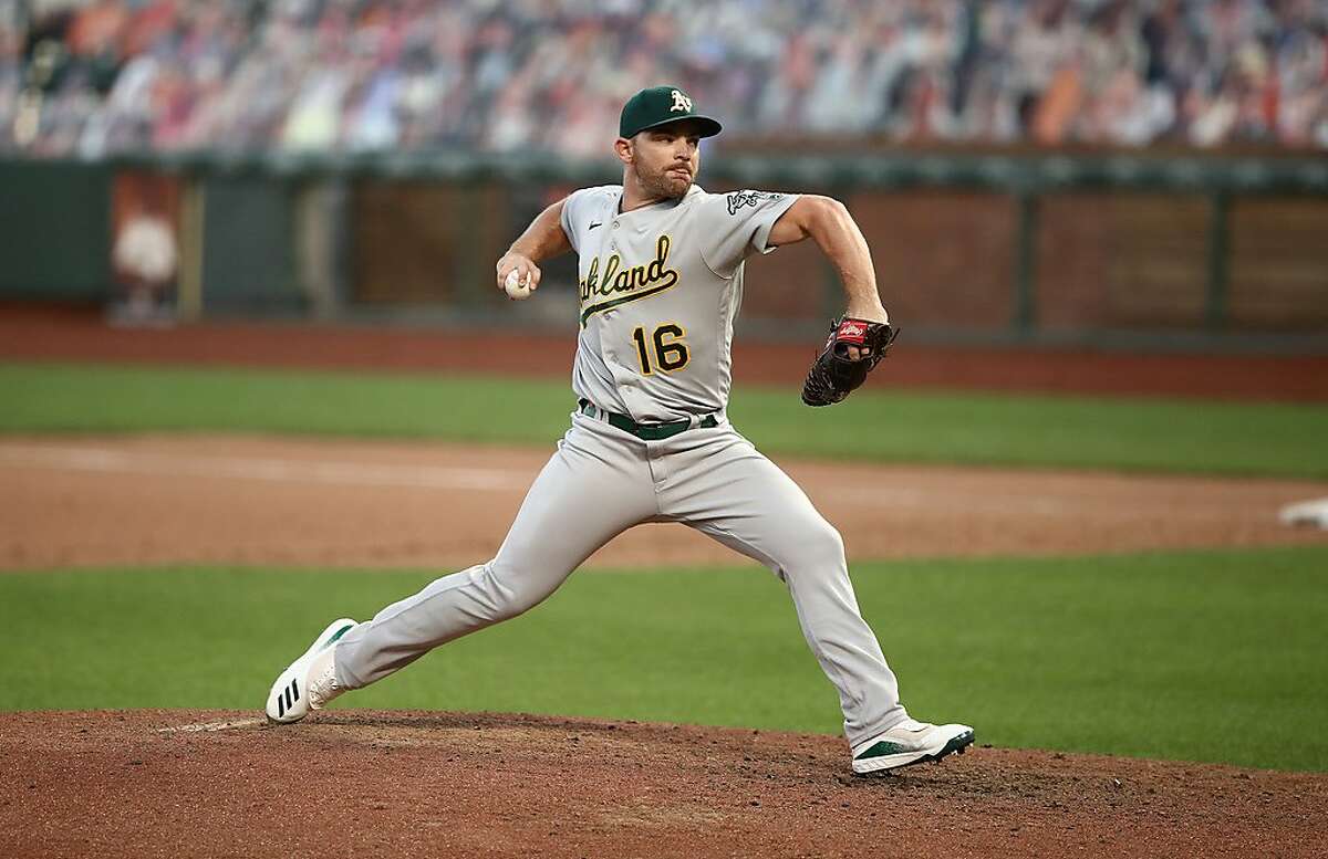 SAN FRANCISCO, CALIFORNIA - AUGUST 15: Liam Hendriks #16 of the Oakland Athletics pitches against the San Francisco Giants in the ninth inning at Oracle Park on August 15, 2020 in San Francisco, California. (Photo by Ezra Shaw/Getty Images)