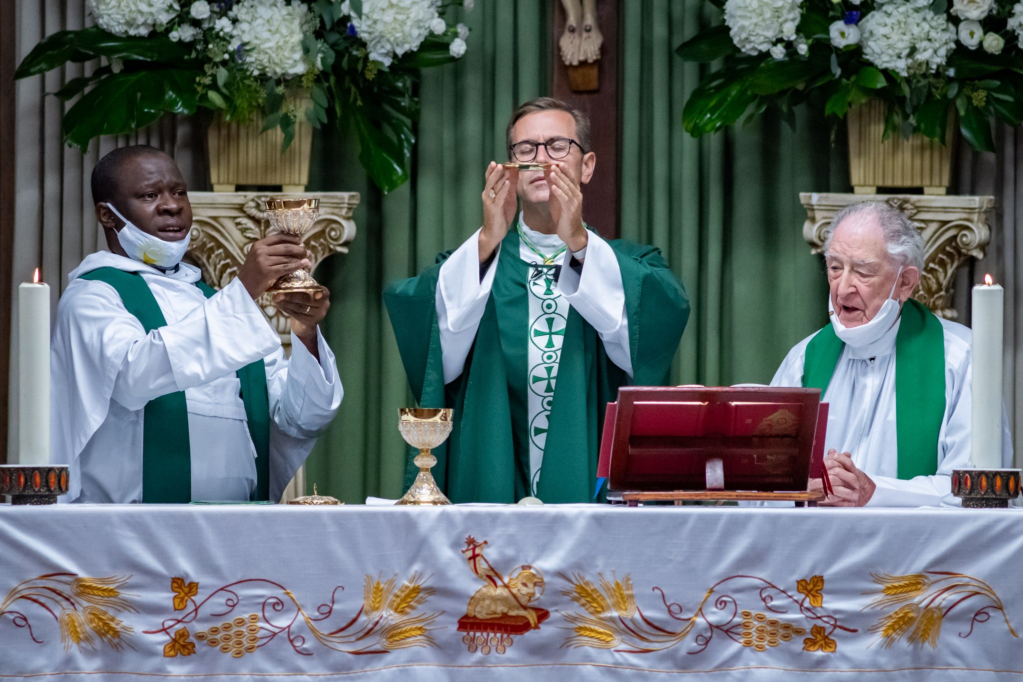 Bishop David Toups led first spanish mass at Cristo Rey Catholic