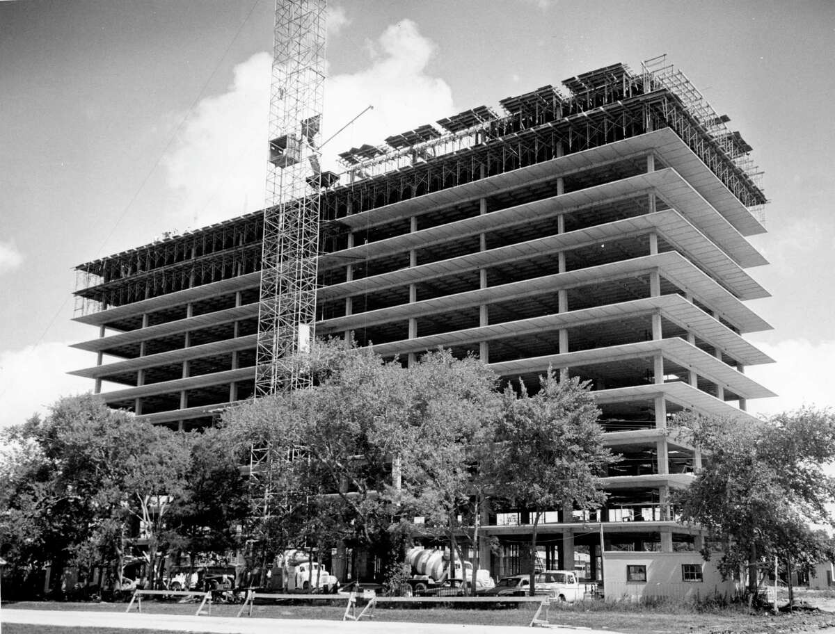 Gerald D. Hines, developer who shaped Houston’s skyline, dies at 95