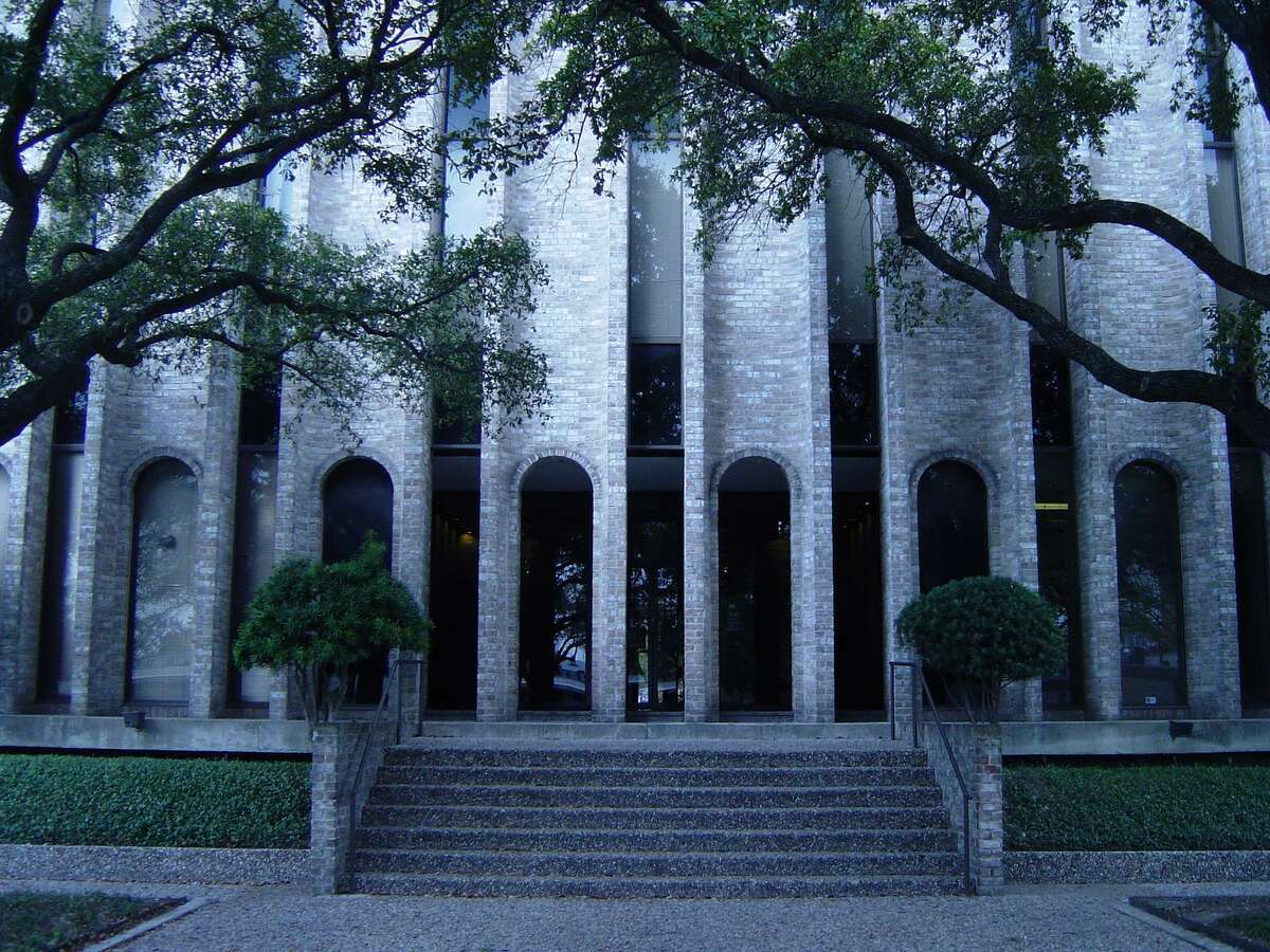 Gerald D. Hines, developer who shaped Houston’s skyline, dies at 95