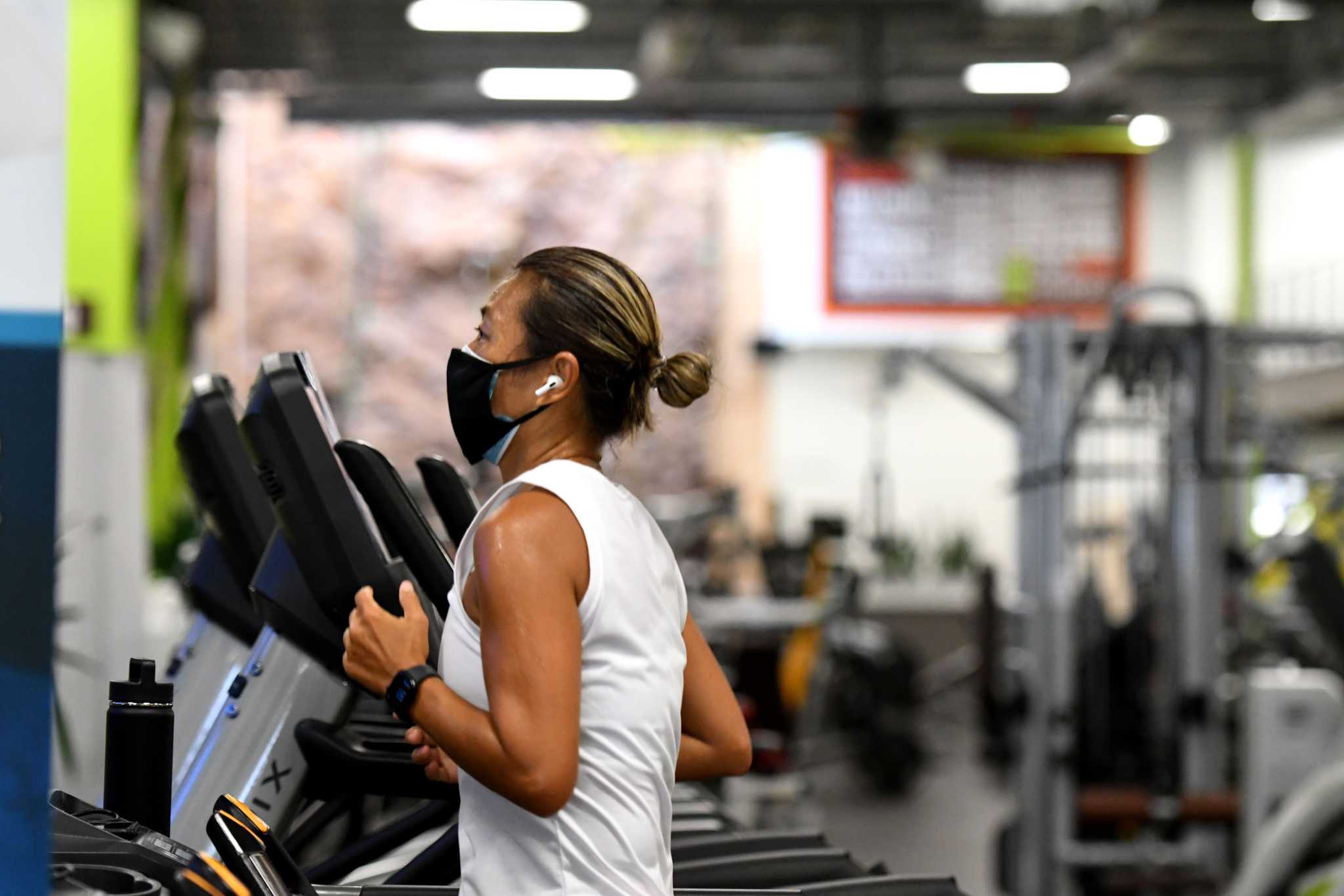 new york gyms reopen to cheers of fitness fans but with questions