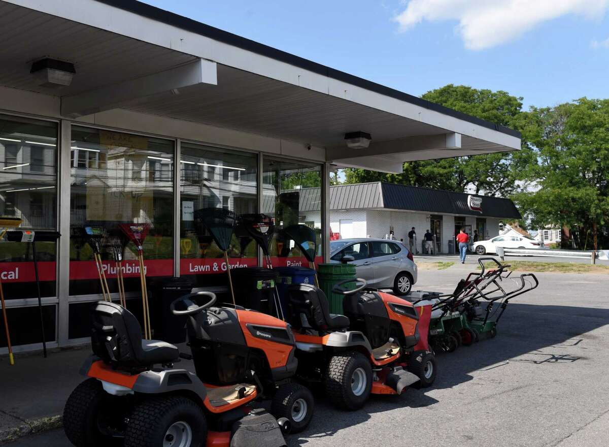 Schenectady's last independent hardware store to close