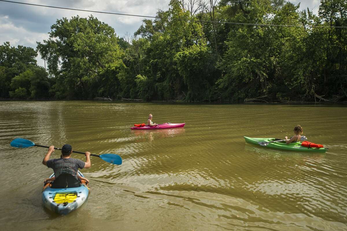 From left, Mark and Jackson Bunn, Alecia Letzkus and Hailey Bunn take off down the Tittabawassee River from the canoe/kayak launch Monday, Aug. 24, 2020 near the Tridge in Midland. (Katy Kildee/kkildee@mdn.net)