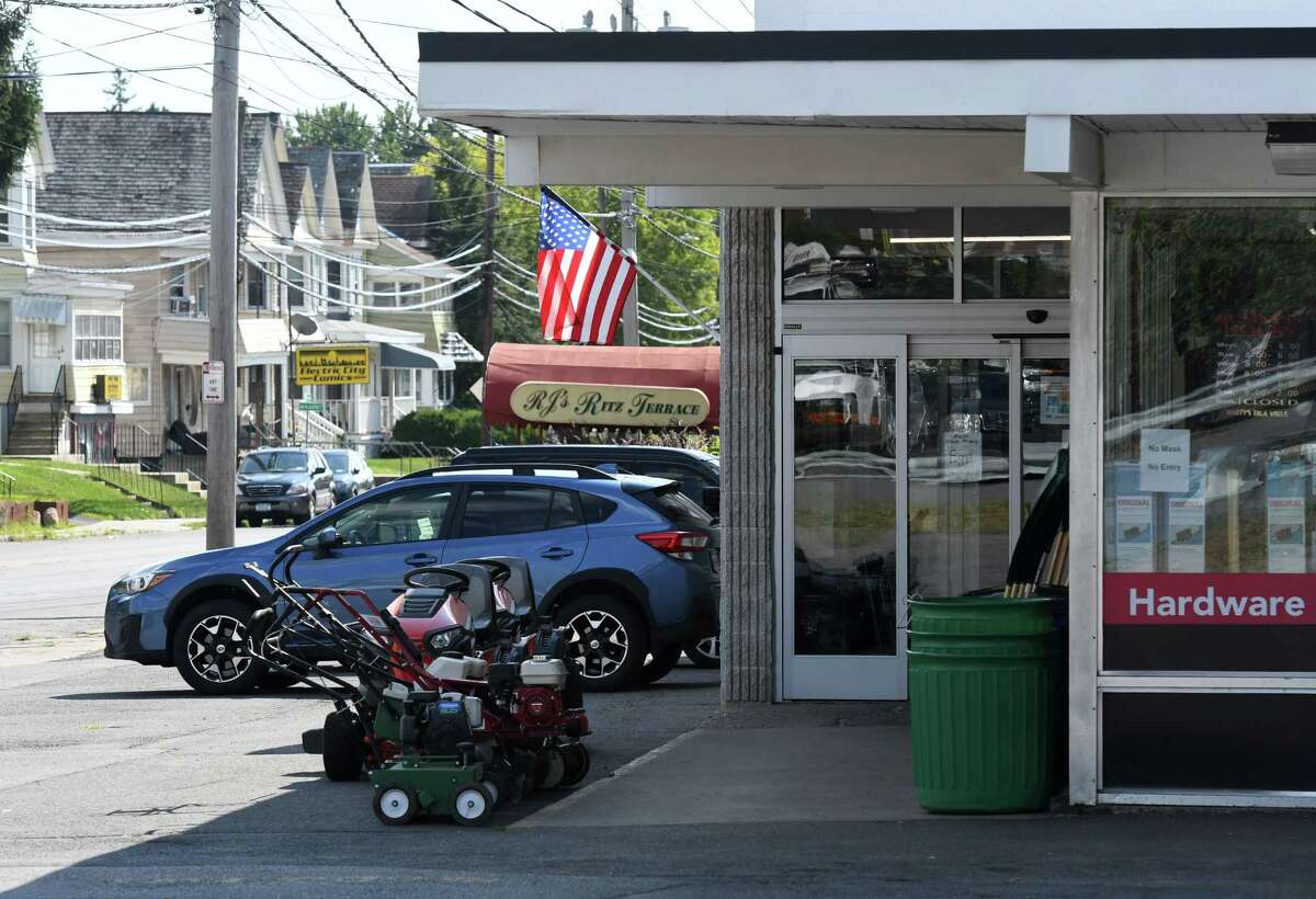 Schenectady's last independent hardware store to close