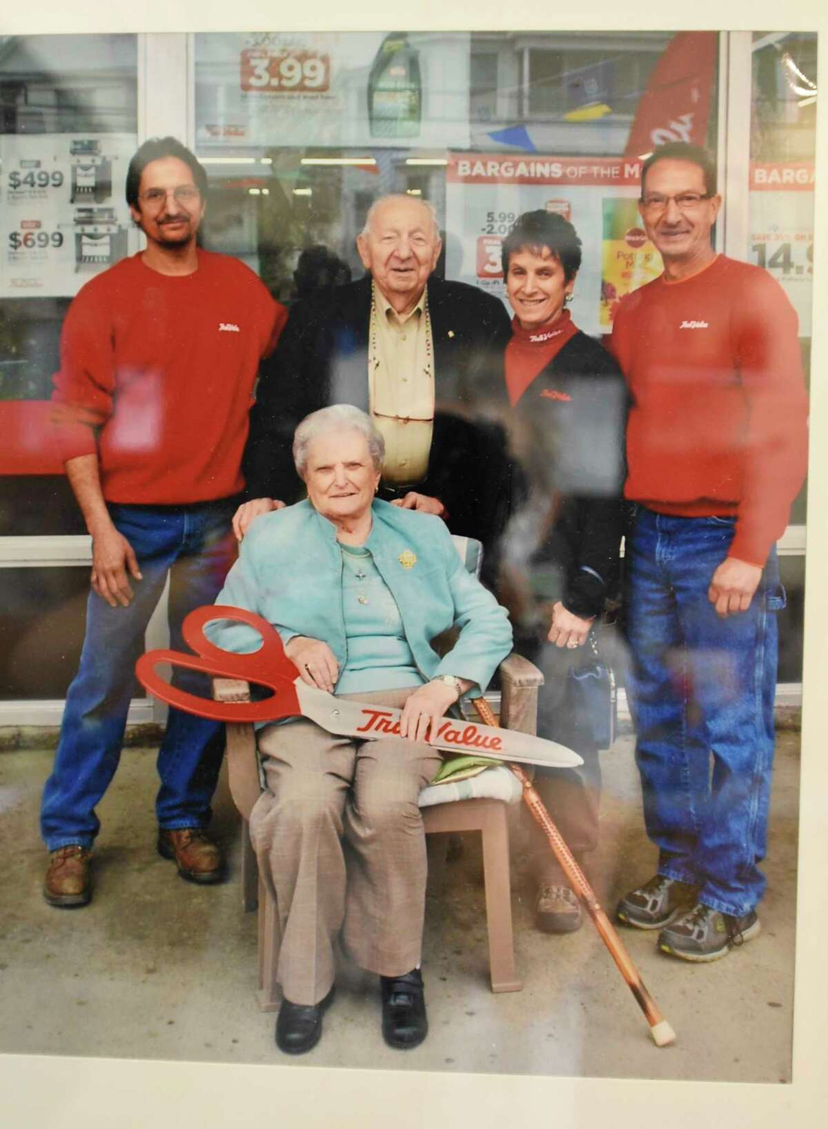 Schenectady's last independent hardware store to close