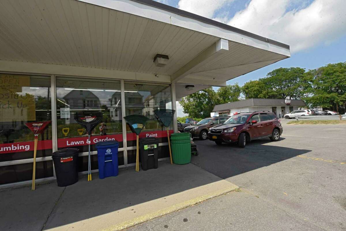 Schenectady's last independent hardware store to close