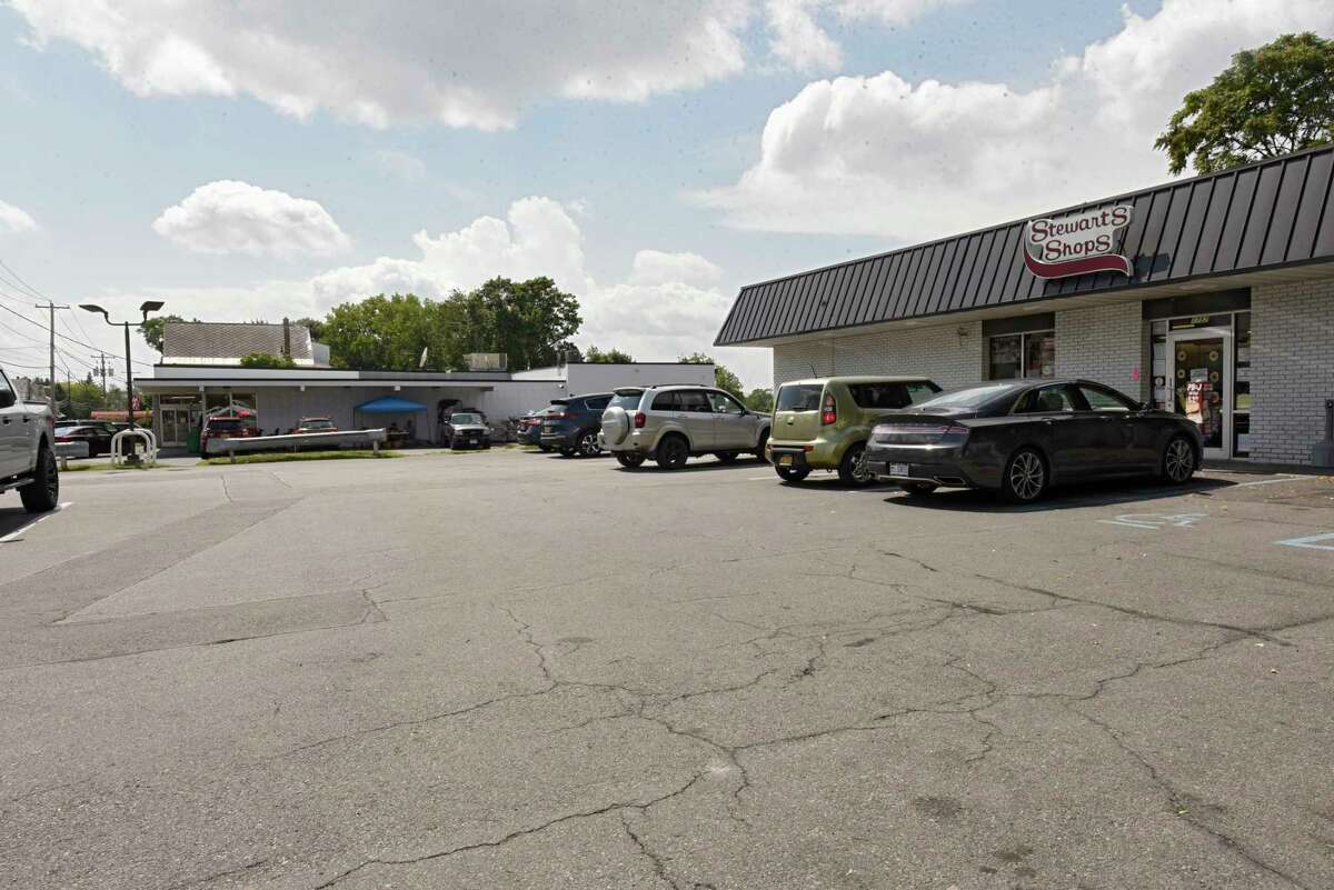 Schenectady's last independent hardware store to close