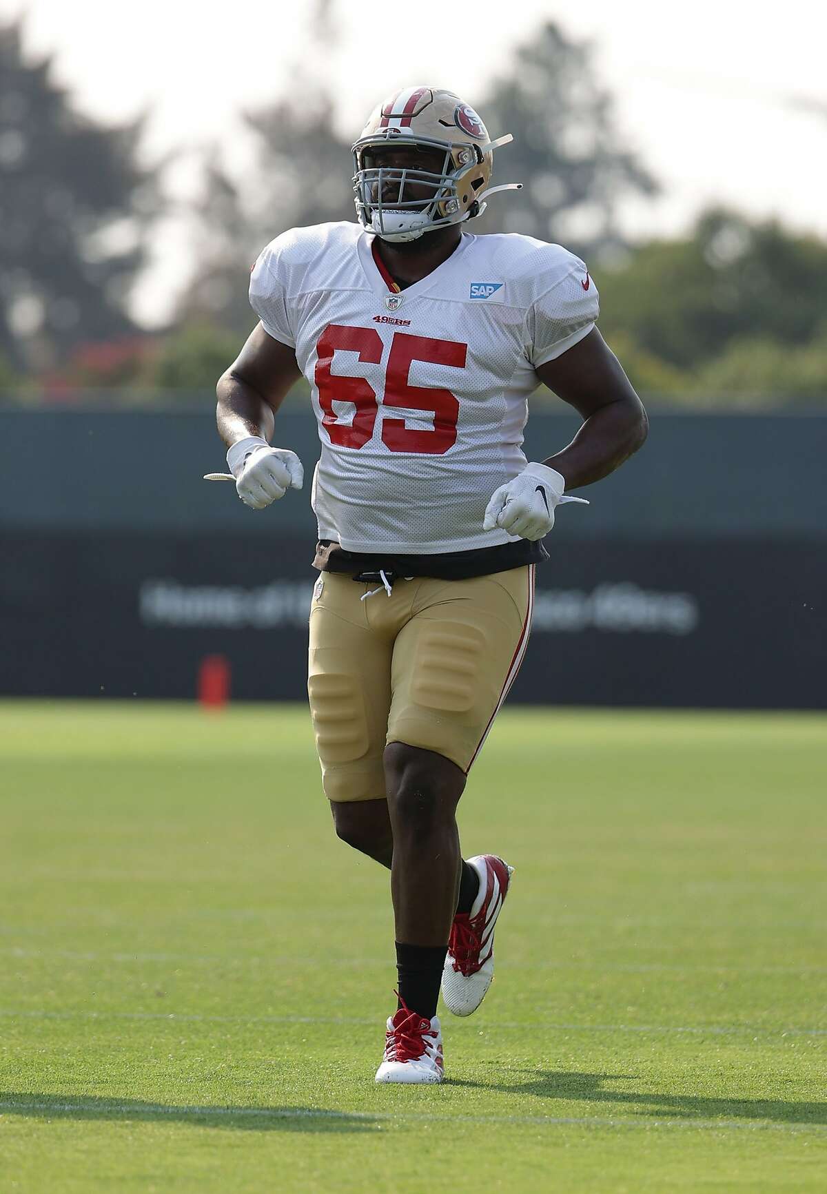 The 49ers’ singing lineman Darrion Daniels drawing a chorus of approval