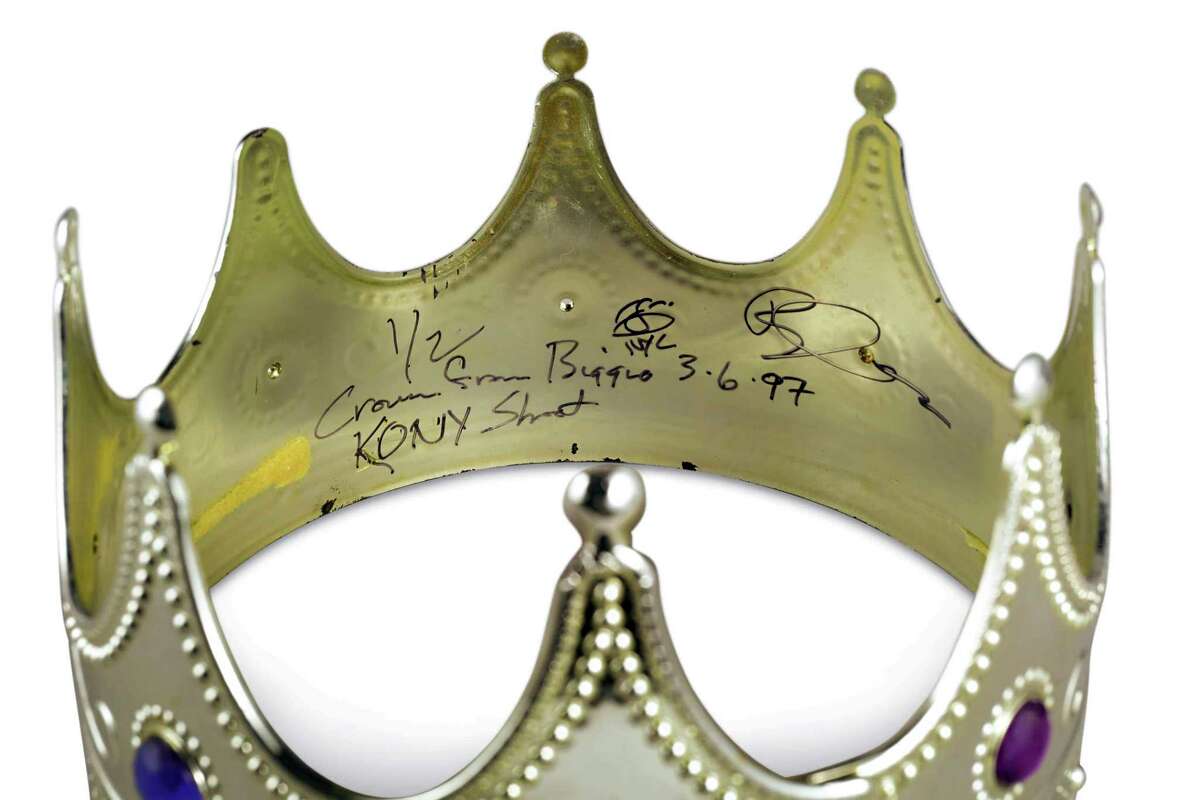 Biggie's crown among auction items