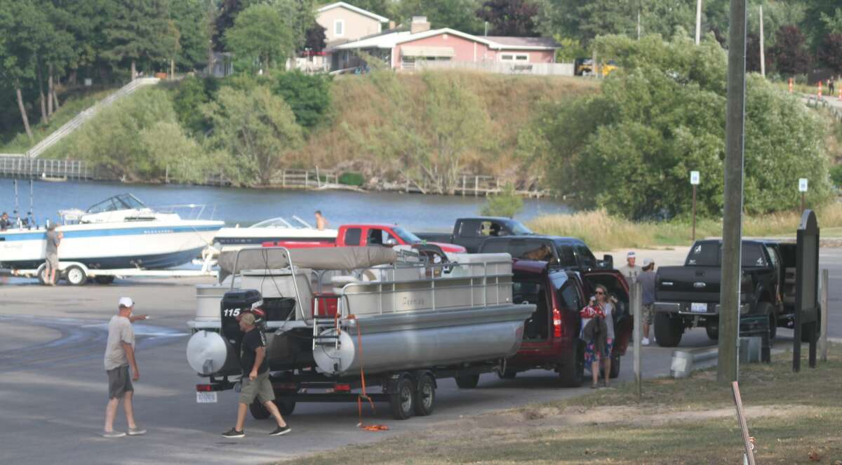 Contract expired, renewed by city for fish cleaning station waste removal