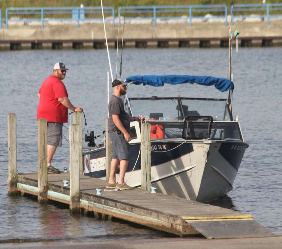 Contract expired, renewed by city for fish cleaning station waste removal