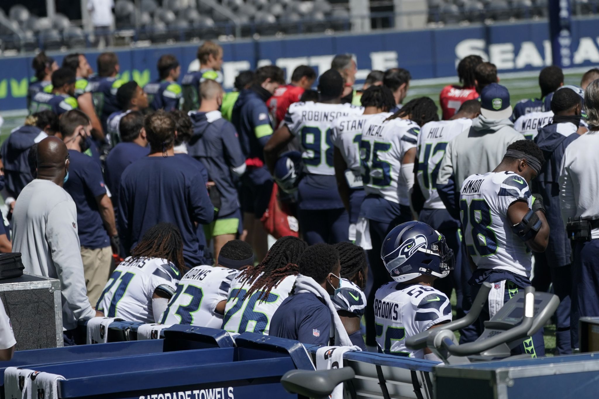 Seahawks' Shaquem Griffin makes 3-year-old Lions fan feel special