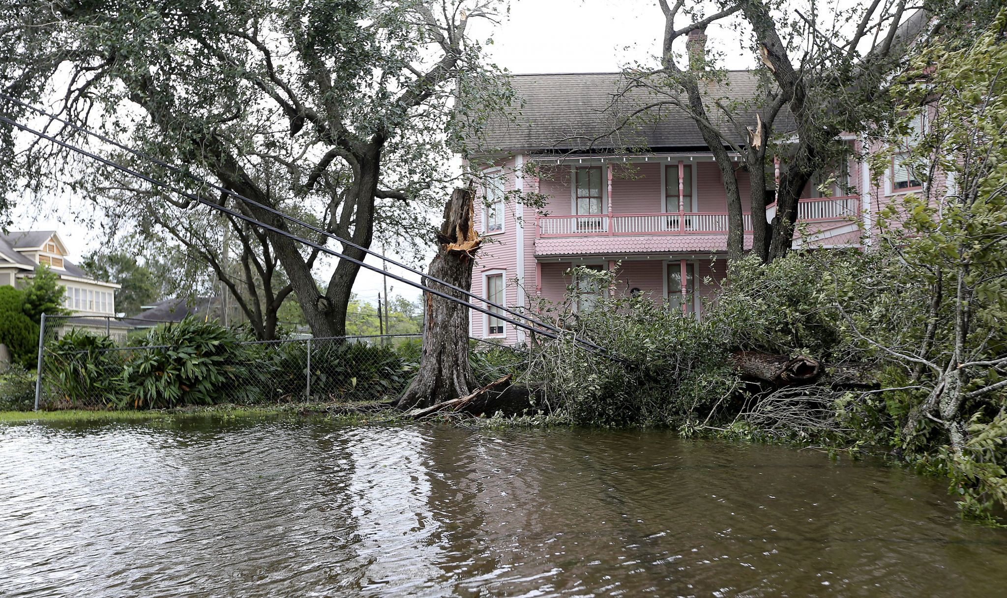 Aftermath photos capture Hurricane Laura&#39;s devastation in SE Texas and Louisiana ...