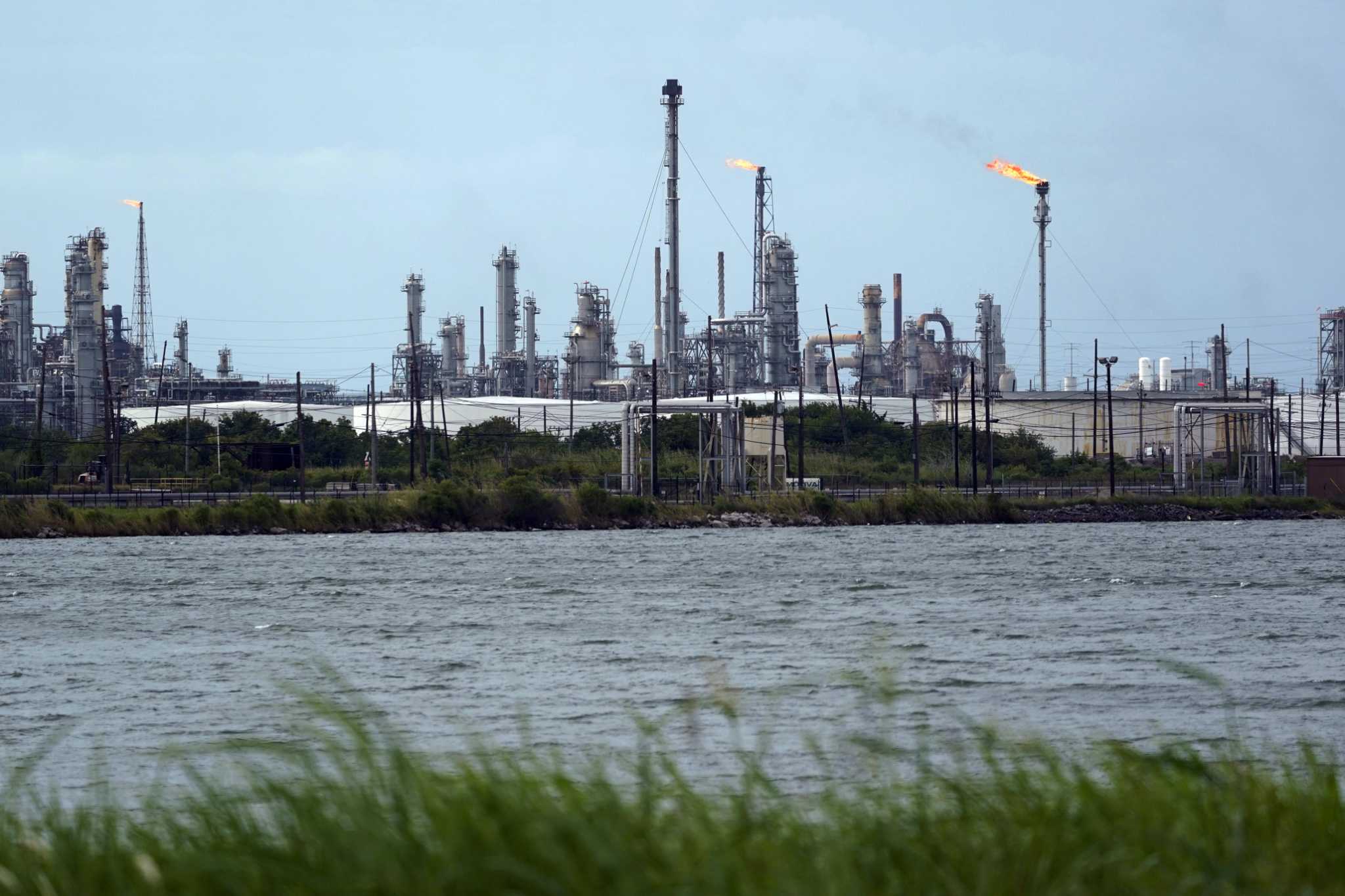 Crude inventories decline again, refineries increase runs - Houston Chronicle