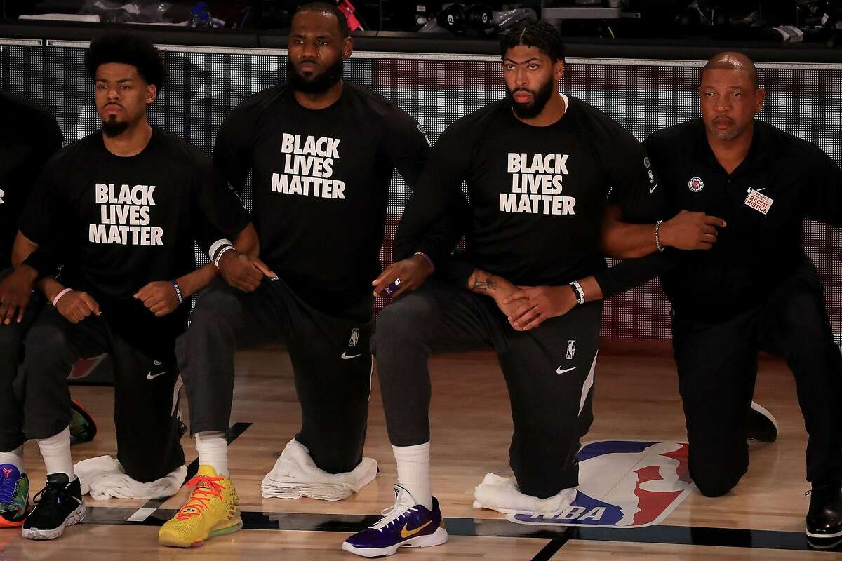 Many SF Giants continue kneeling for anthem, wear 'BLM' shirts