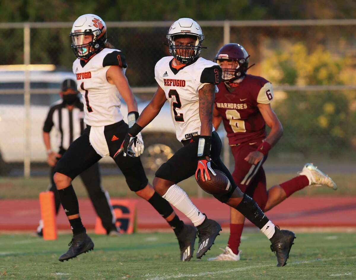 Refugio steps up, runs down Devine 367