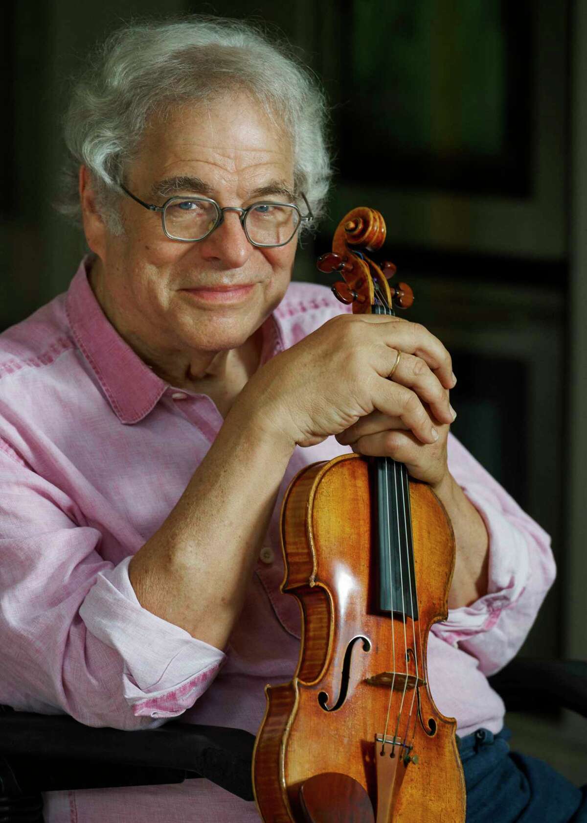 Itzhak Perlman at his home in East Hampton, N.Y., Aug. 16, 2020. Turning 75 this month, he has been so ubiquitous for so long that it is easy to take him for granted. (Yael Malka/The New York Times)
