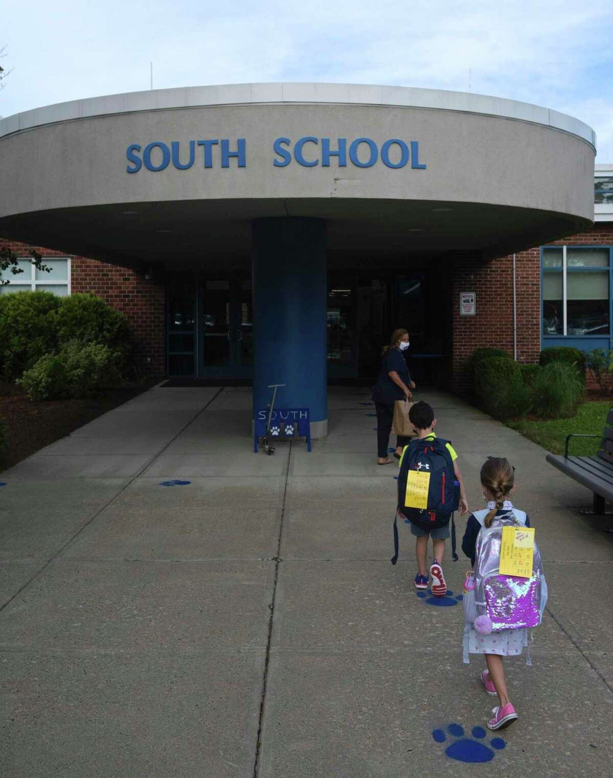 Pencils, books and masks New Canaan returns to school